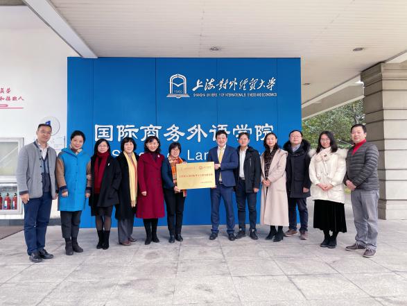 說明:簽約合影1